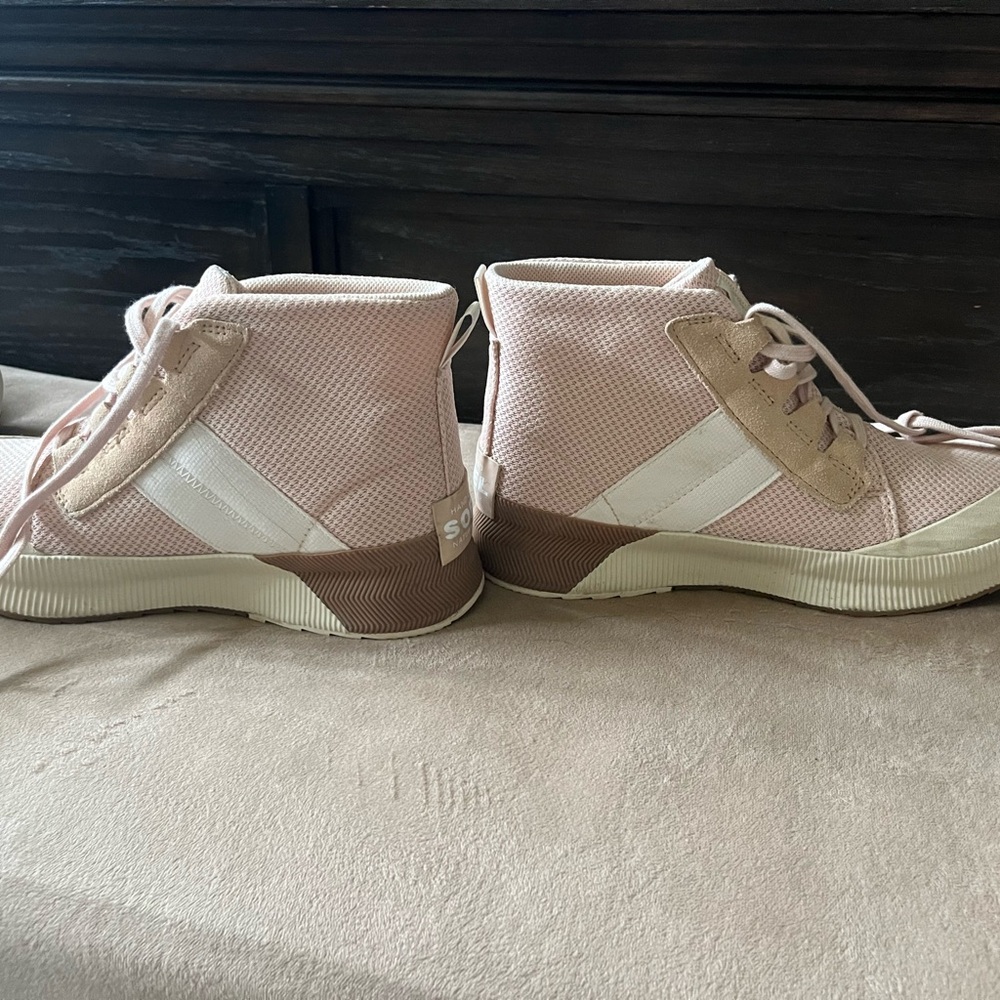 Excellent condition, worn twice. Smoke free home